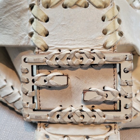 Classic FENDI soft-leather purse with two adjusting straps - Picture 4 of 16